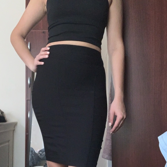 Black pencil skirt - Picture 2 of 3